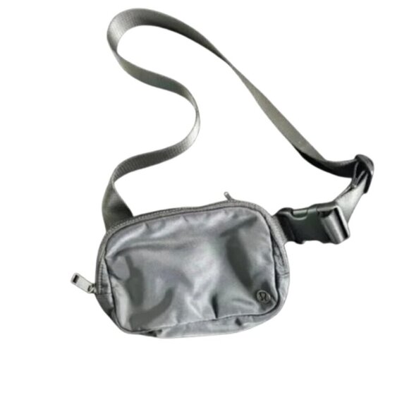 LULULEMON Everywhere Belt Bag Black - Picture 1 of 14